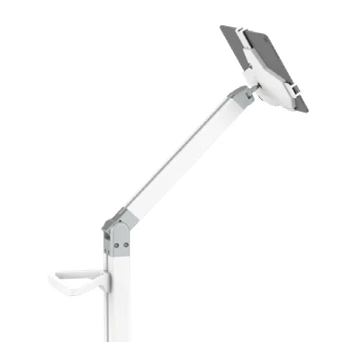 Bras articulé d'un chariot Tryten P-Series, montré avec un support de tablette