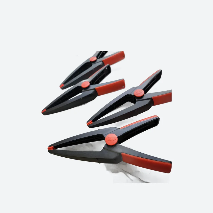 Four Wishower clamps for the waterproof bed cover