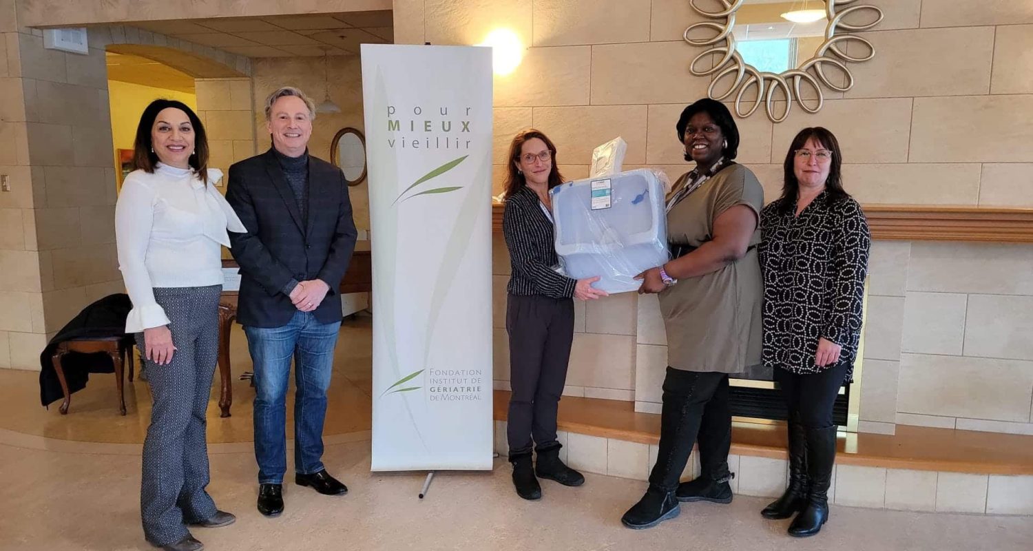 Photo &eacute;quipe de Fondation IUGM - Institut universitaire de g&eacute;riatrie de montr&eacute;al avec les gestionnaires de LIOMAR M&eacute;dical_Don_Contribution Wishower